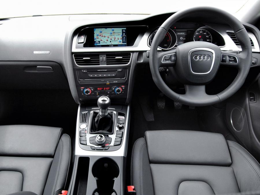 Торпедо Audi A5 Coupe 3.2 2007 года  (UK) (фото 5 из 7)